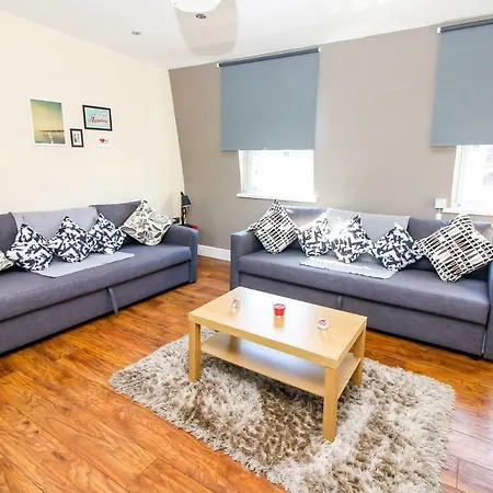 City View Flat @ Liverpool St.